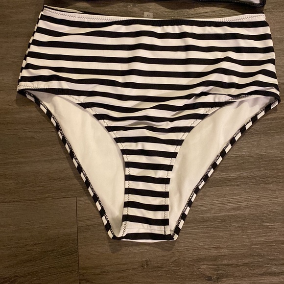Never worn black and white striped swim suit XL - Picture 3 of 3
